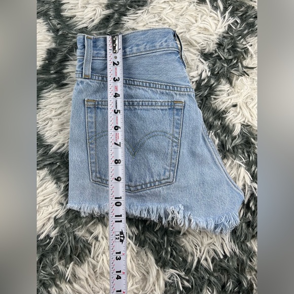 Levi's 501 Women's Light Wash Button Fly High Rise Jean Shorts Raw Hem Size 24 - Picture 12 of 12